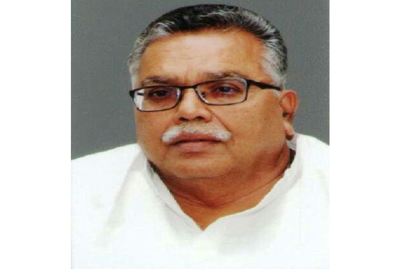 अखिलेश यादव को एक और झटका, नाराज शिवाकांत ओझा ने थामा BJP का दामन