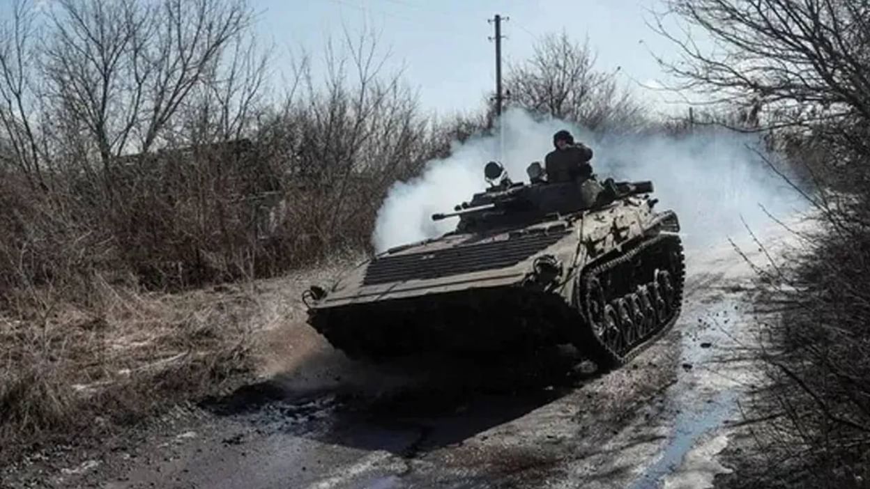 रूस ने यूक्रेन के दो गांवों पर किया कब्जा, कहा: यूक्रेन के सैनिक हथियार डालें और घर जाएं