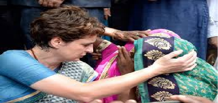 कांग्रेस महासचिव प्रियंका गांधी का रामपुर दौरा,घर-घर जाकर लोगों से मिल रहीं प्रियंका गांधी