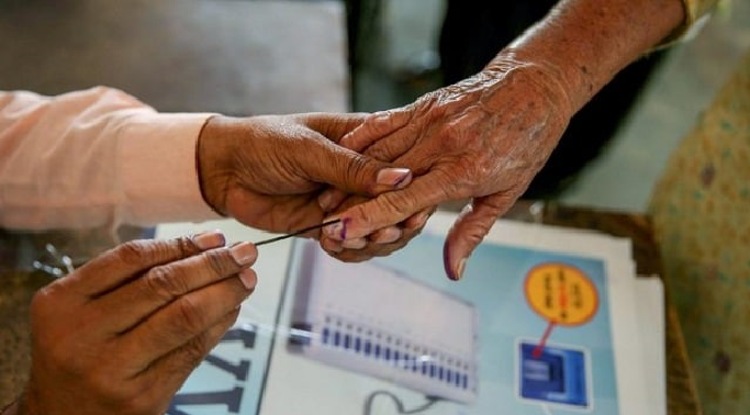 गाजियाबाद-नोएडा के सभी मतदान केंद्रों पर पहुंचे वोटर,जाने  कितने प्रतिशत पड़ा वोट