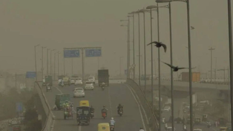 दिल्ली-एनसीआर में आज धूल भरी आंधी के साथ बारिश की संभावना, पढ़ें