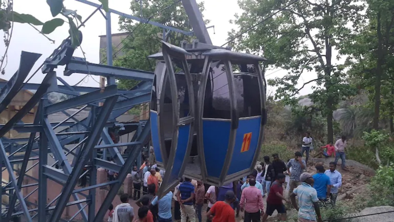 देवघर में रोपवे हादसा, रेस्क्यू ऑपरेशन के बीच मौत, पढ़ें