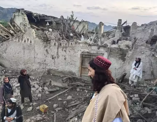 अफगानिस्‍तान में भीषण भूकंप से 280 लोगों की मौत, पढ़ें पूरी खबर..