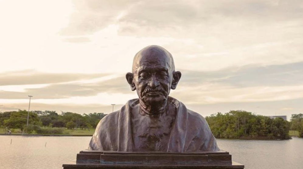 कनाडा के हिंदू मंदिर में तोड़ी गई महात्मा गांधी की प्रतिमा, दोपहर साढ़े 12 बजे हुई ये घटना, पढ़ें