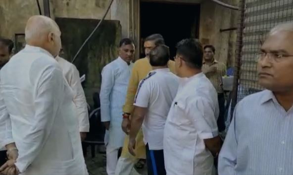 अलीगढ़ पहुंचे कृषि मंत्री सूर्य प्रताप शाही जनप्रतिनिधियों पर भड़के, पढ़े पूरी खबर