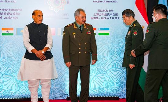 रक्षामंत्री राजनाथ ने चीन को उसी की भाषा में पढ़ाया पाठ, चीनी समकक्ष से नहीं मिलाया हाथ