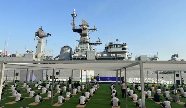 रक्षा मंत्रालय का ‘ओशन रिंग ऑफ योगा’, दुनिया को दिया ‘वसुधैव कुटुंबकम’ का मैसेज