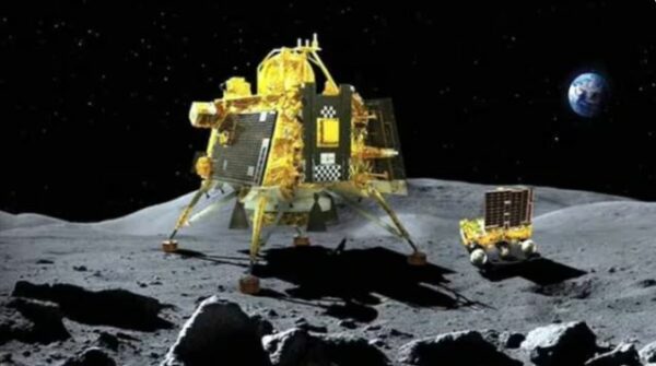 चंद्रयान-3 के रोवर प्रज्ञान ने शुरू किया काम, मिशन की लाइफ एक चंद्र दिवस