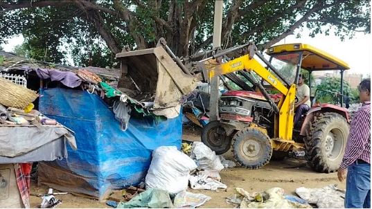 रोहिंग्याओं व अवैध घुसपैठियों पर बड़ी कार्रवाई, नूंह में अवैध बनी झुग्गियों पर चला बुलडोजर