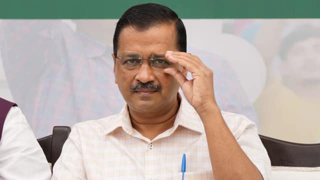 दिल्ली के मुख्यमंत्री अरविंद केजरीवाल ने अपना निजी व्हाट्सएप चैनल पेश किया