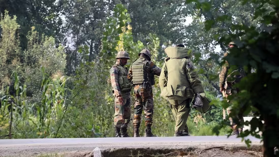 बारामूला मुठभेड़ में सुरक्षा बलों ने आतंकी को ढेर किया, सर्च ऑपरेशन जारी