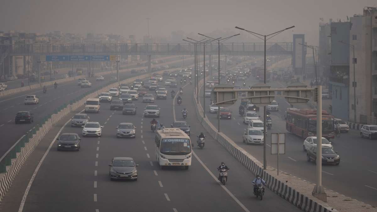 दिल्ली की वायु गुणवत्ता फिर गिरी, कई स्थानों पर ‘गंभीर’, AQI 400 के पार