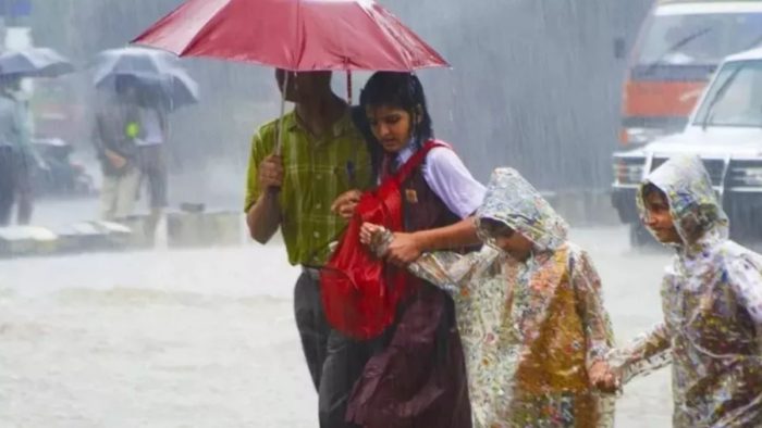 भारी बारिश और तूफान के बीच तमिलनाडु के सभी स्कूलों में छुट्टी घोषित