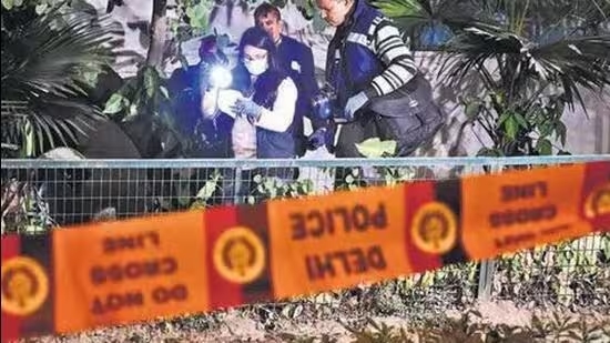 इजराइल दूतावास विस्फोट: दिल्ली पुलिस ने संदिग्धों की पहचान के लिए सीसीटीवी फुटेज की करी जांच