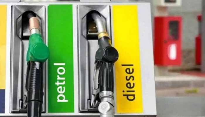 पेट्रोल और डीजल की कीमतों में 10 रुपये तक की हो सकती है कटौती