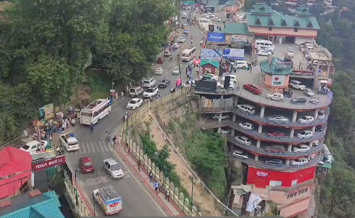 शिमला: त्योहारी भीड़ के बीच शिमला में 55,000 से अधिक वाहन