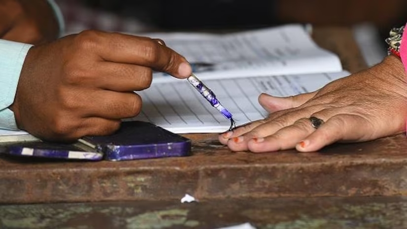 लोकसभा चुनाव: जम्मू-कश्मीर में 3 लाख से अधिक मतदाता पहली बार करेंगे मतदान