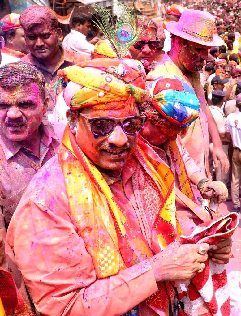 गेर महोत्सव 2024: इंदौर की 75 साल की परंपरा में शामिल हुए मुख्यमंत्री मोहन यादव