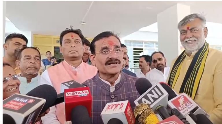MP Lok Sabha Chunav: दमोह में राहुल लोधी के नामांकन में शामिल हुए वीडी शर्मा: कहा- जनता ने कांग्रेस को नकार दिया