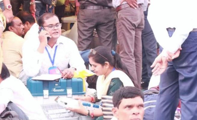 Loksabha Election: चुनाव ड्यूटी के दौरान शिक्षक को आया हार्ट अटैक, खबर से मचा हड़कंप