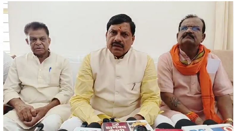 ‘हमें विक्की पहाड़े पर बहुत गर्व है’, शहीद जवान की अंतिम विदाई में छिंदवाड़ा पहुंचे CM मोहन यादव