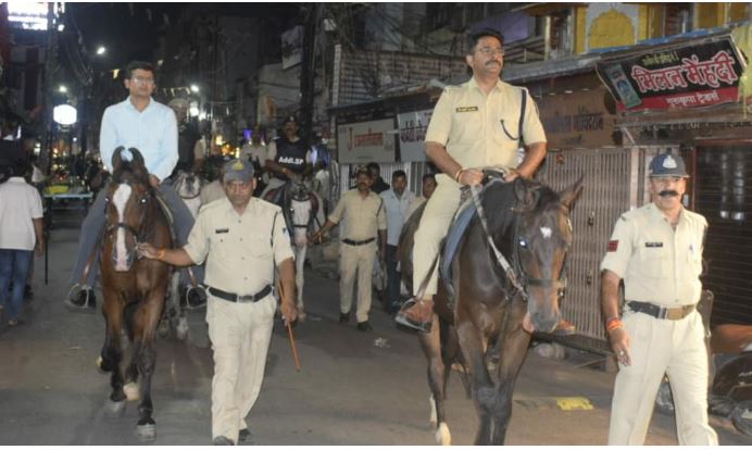 Loksabha Election: घोड़े पर सवार होकर निकले कलेक्टर- SP, निर्भीक होकर मतदान करने का दिया संदेश