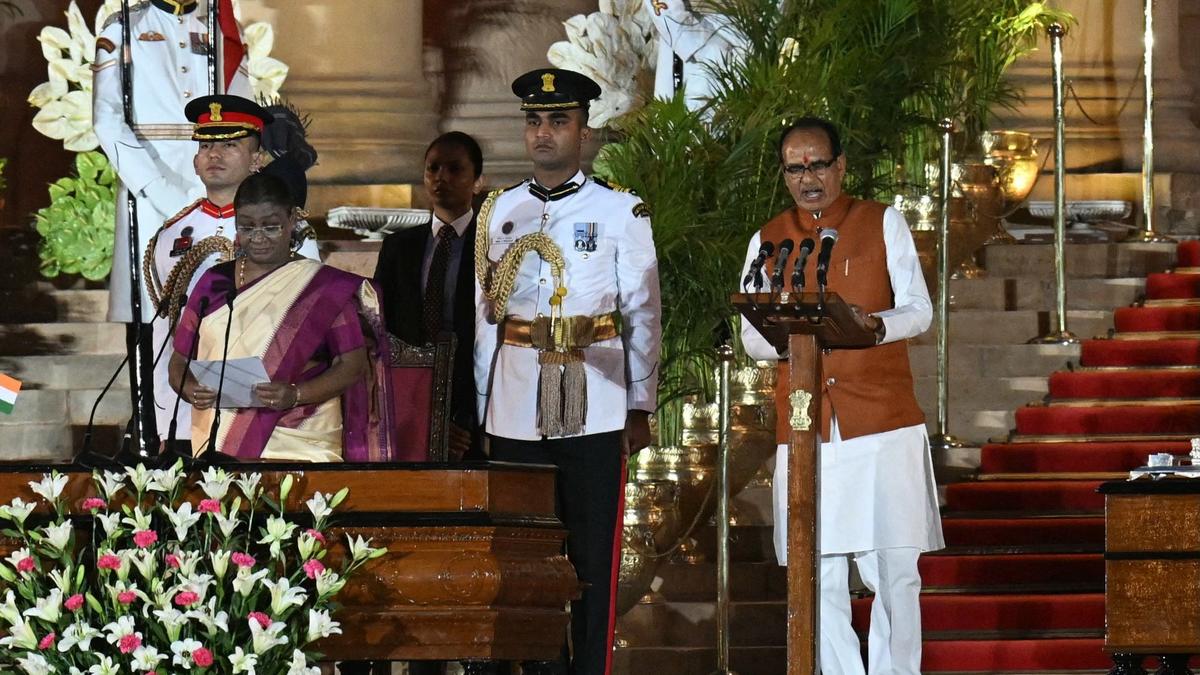 शिवराज सिंह चौहान ने मोदी मंत्रालय में पहली बार कैबिनेट मंत्री के रूप में ली शपथ