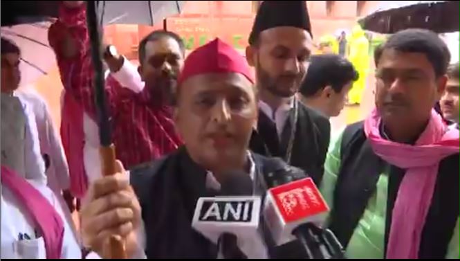 NAME PLATE : नेमप्लेट वाले फैसले पर सुप्रीम कोर्ट की अंतरिम रोक… अखिलेश बोले- बुझने वाला है सांप्रदायिकता का दिया