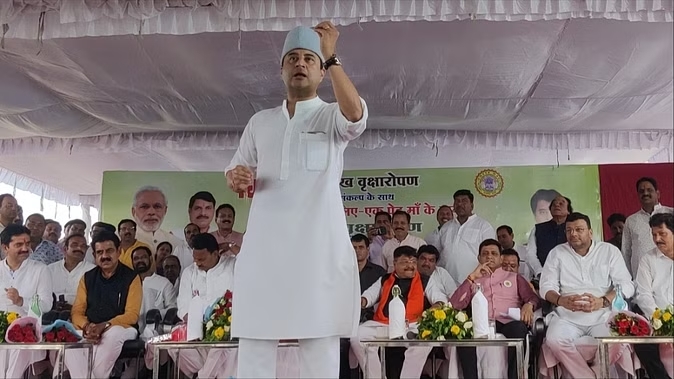 MP News: कैलाश विजयवर्गीय के फोन पर पीएम का आदेश छोड़ इंदौर आए केंद्रीय मंत्री ज्योतिरादित्य सिंधिया