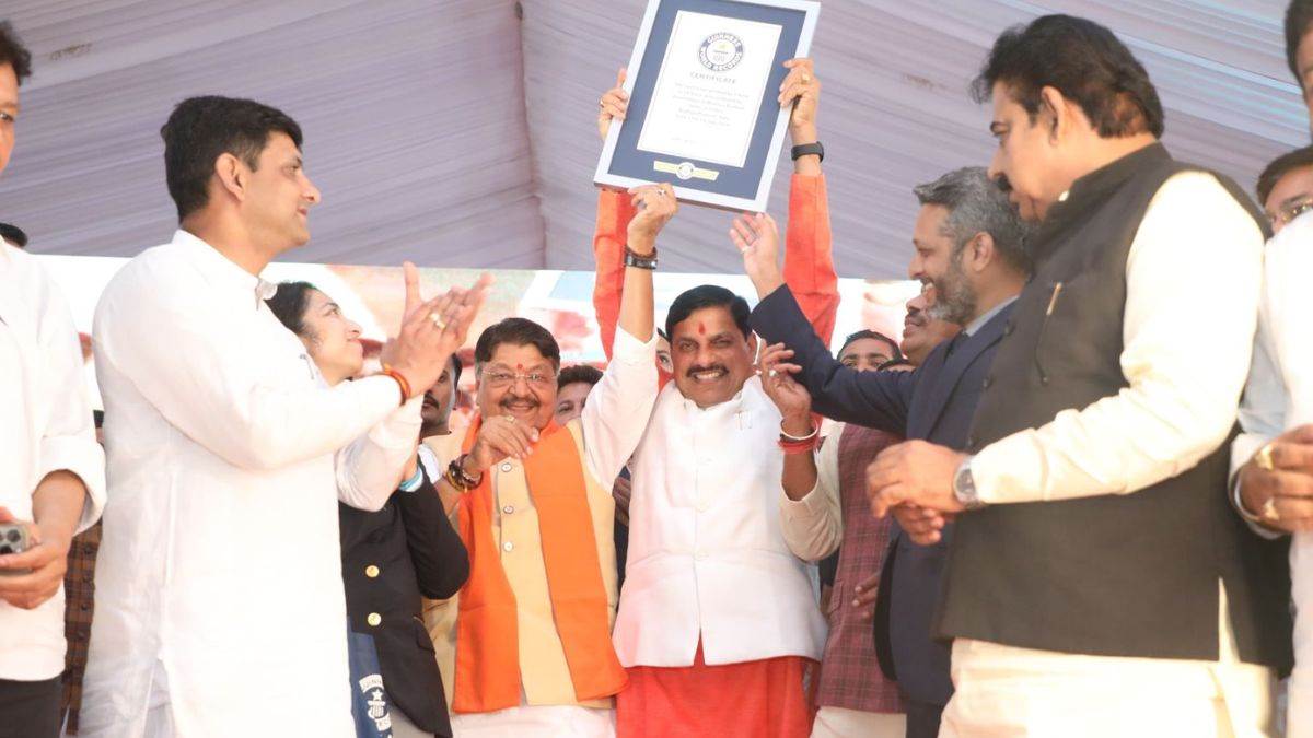 इंदौर ने साढ़े नौ घंटे में 12 लाख पौधे लगाकर बनाया विश्व रिकॉर्ड, गिनीज बुक में नाम दर्ज
