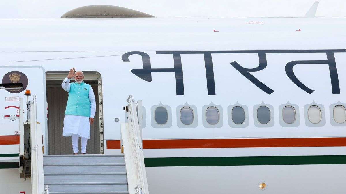 PM Modi Russia Visit: पीएम मोदी रूस के लिए रवाना, बोले भारत और रूस के बीच विशेष रणनीतिक साझेदारी पिछले दस वर्षों में आगे बढ़ी