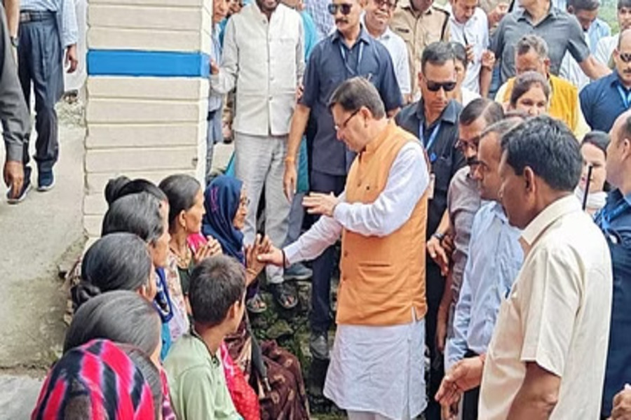 Uttrakhand News: आपदा प्रभावित लोगों से मिलने पहुंचे उत्तराखंड के सीएम पुष्कर धामी