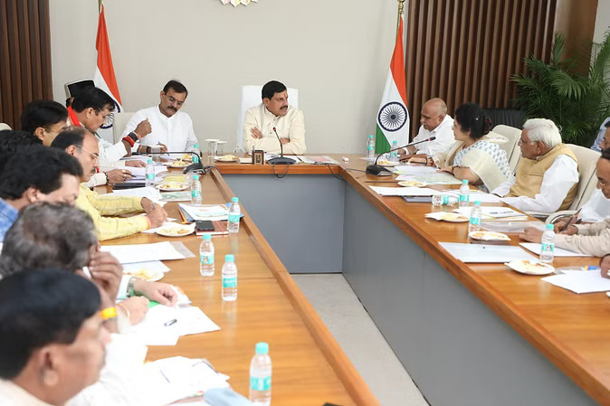 सीएम मोहन यादव ने विधायकों से मांगा विकास का रोडमैप, रोशनपुरा से भदभदा तक फ्लाईओवर का प्रस्ताव रखा