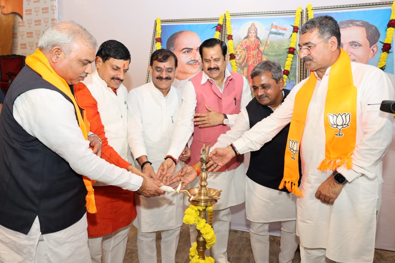 MP NEWS : सीएम डॉ. मोहन यादव ने बीजेपी प्रदेश कार्यसमिति की बैठक का किया शुभारंभ