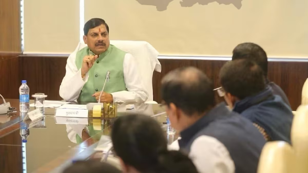 MP News: एमपी सरकारी कर्मचारी रहें सतर्क, ऑफिस लेट पहुंचने पर होगी कार्रवाई