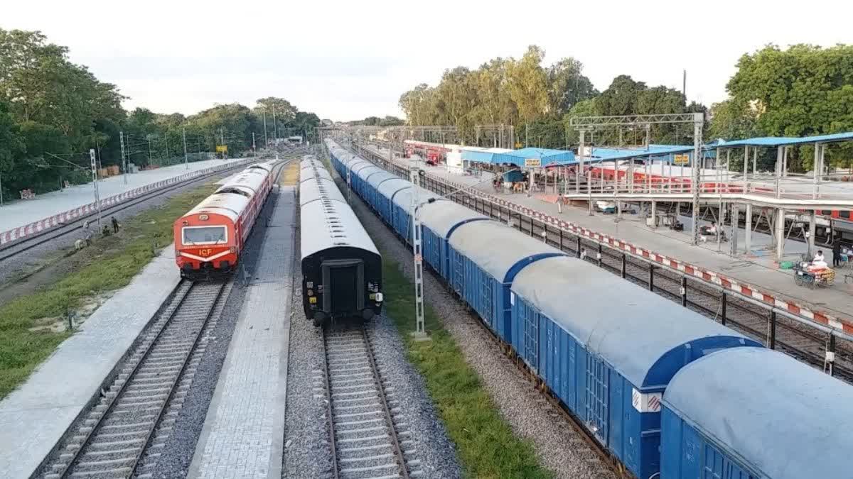 Railway News: ट्रेन में खत्म नहीं होगा पानी, अब AI अलर्ट कर देगा कोच में पानी की कमी