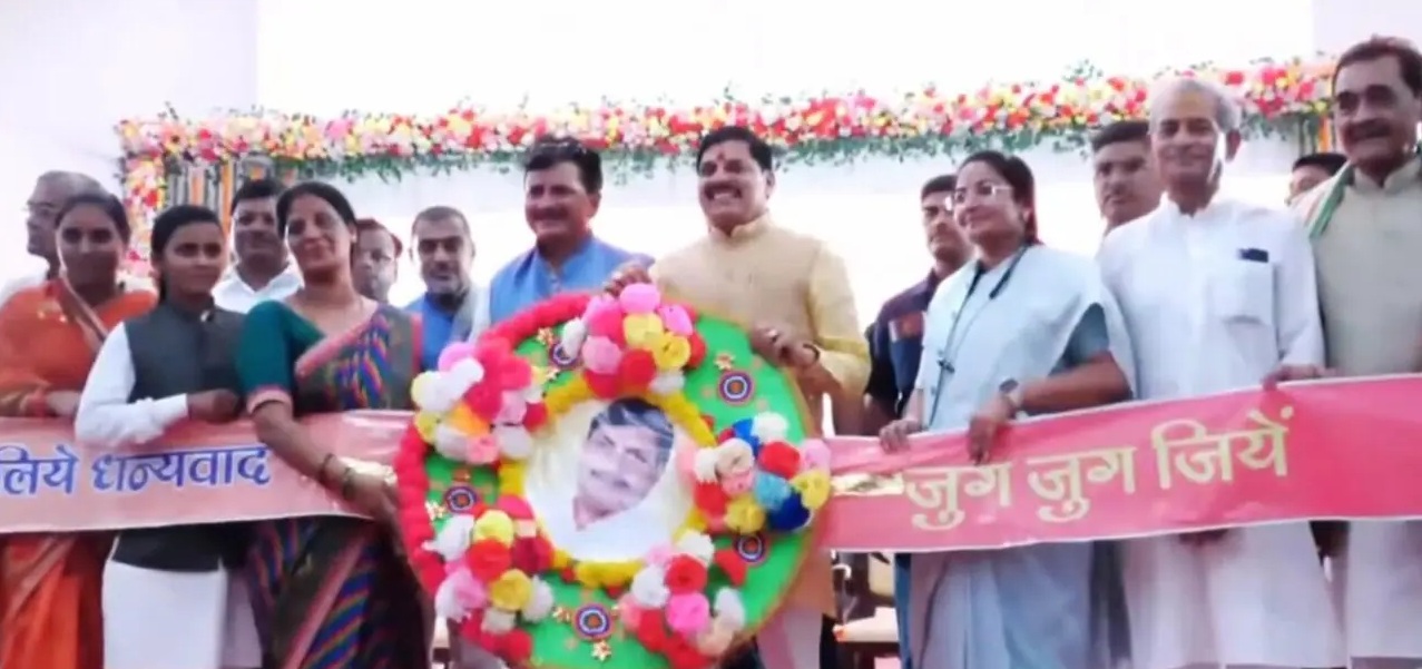 MP News: चित्रकूट, सतना में लाडली बहना योजना कार्यक्रम, मुख्यमंत्री मोहन यादव ने मंच से गाया ‘एक हज़ारों में मेरी बहना है’