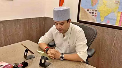 केदारनाथ में अब भी फंसे हैं मध्य प्रदेश के 10 श्रद्धालु, केंद्रीय मंत्री ज्योतिरादित्य सिंधिया ने सुरक्षित बचाने का दिया भरोसा