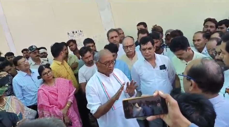 MP News: खाद वितरण में लापरवाही पर दिग्विजय सिंह का सख्त रुख, भाजपा सरकार पर लगाए सहकारिता को खत्म करने के आरोप