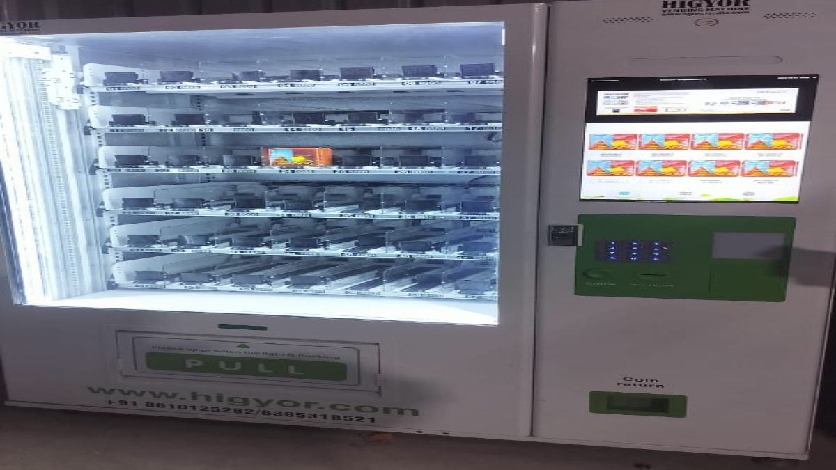 उज्जैन महाकालेश्वर मंदिर में 24 घंटे मिलेगा लड्‌डू का प्रसाद, एटीएम जैसी मशीन से लें 100 ग्राम से 1 किलो तक का पैकेट