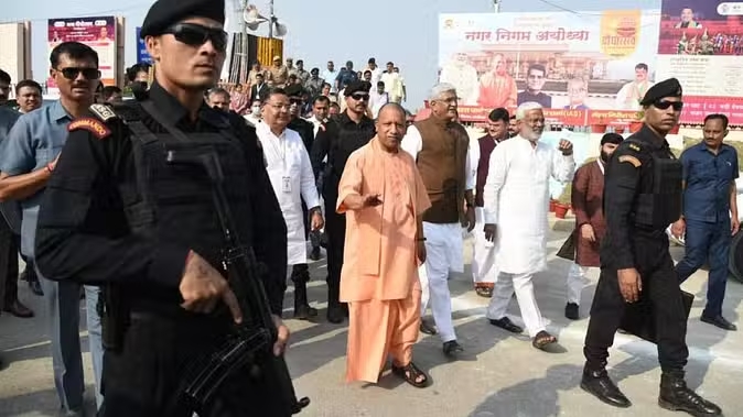 Ayodhya Deepotsav 2024: रामनगरी पहुंचे सीएम योगी आदित्यनाथ, सीएम की अगवानी में बनेगा दीपों का विश्व रिकॉर्ड