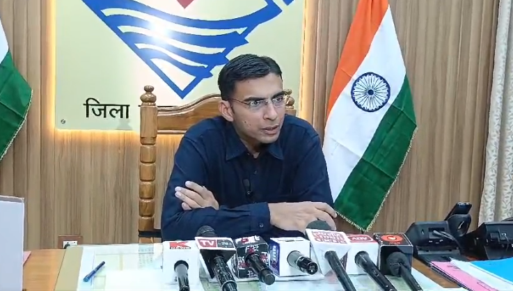 UK NEWS: देहरादून जिला प्रशासन ने भूमि धोखाधड़ी की घटनाओं को कम करने के लिए कम्प्यूटर कियोस्क खोलने का लिया फैसला