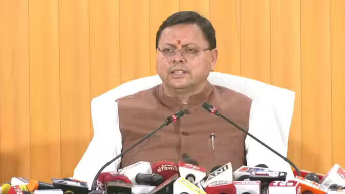 Uttarakhand News: अल्मोड़ा बस हादसे में माता-पिता को खोने वाली मासूम की जिम्मेदारी उठाएगी धामी सरकार