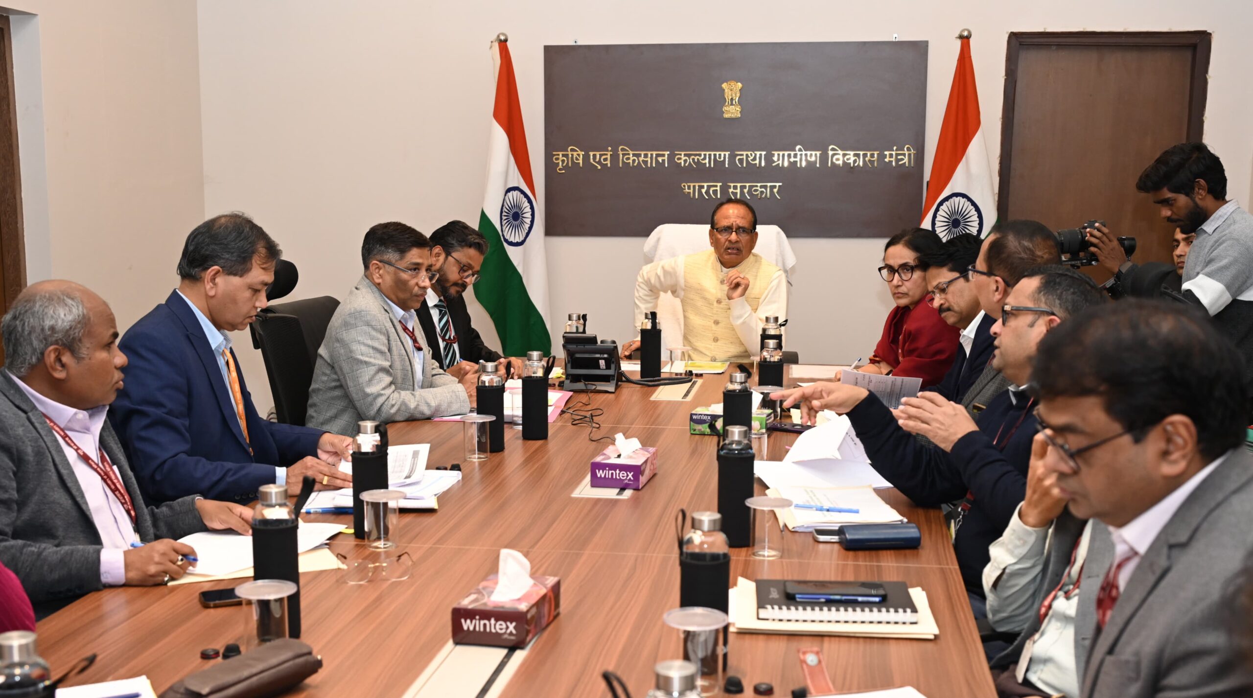 कृषि क्षेत्र की साप्ताहिक समीक्षा: शिवराज सिंह चौहान ने खरीफ सीजन की तैयारियों और किसानों को अधिक लाभ देने पर दिया जोर