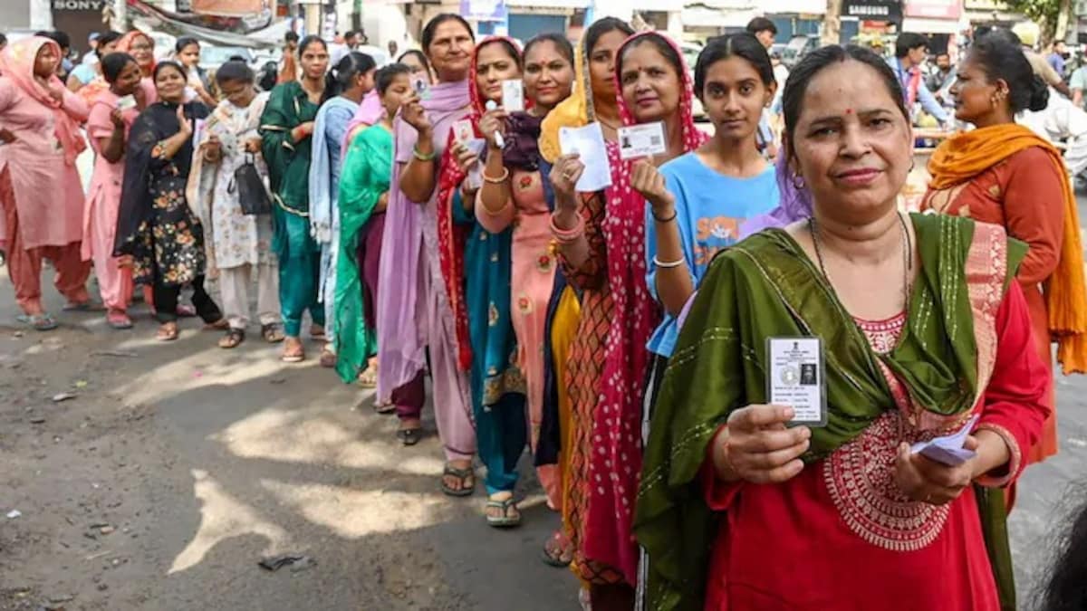 Delhi Elections 2025: सरकार चुनने में महिलाओं की बढ़ी भागीदारी, 22 सालों में मतदान आंकड़ों का अहम विश्लेषण