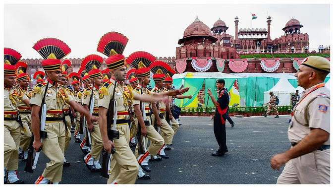 Republic Day 2025: वीरता पुरस्कारों की घोषणा, राष्ट्रपति मुर्मू 942 कर्मियों को पुलिस मेडल से करेंगी सम्मानित