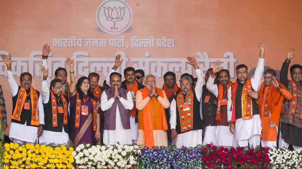 Delhi Election Result 2025: दिल्ली की जनता ने विकास चुना, जनता पीएम मोदी के साथ, मंदिरों में दर्शन को पहुंचे नेता