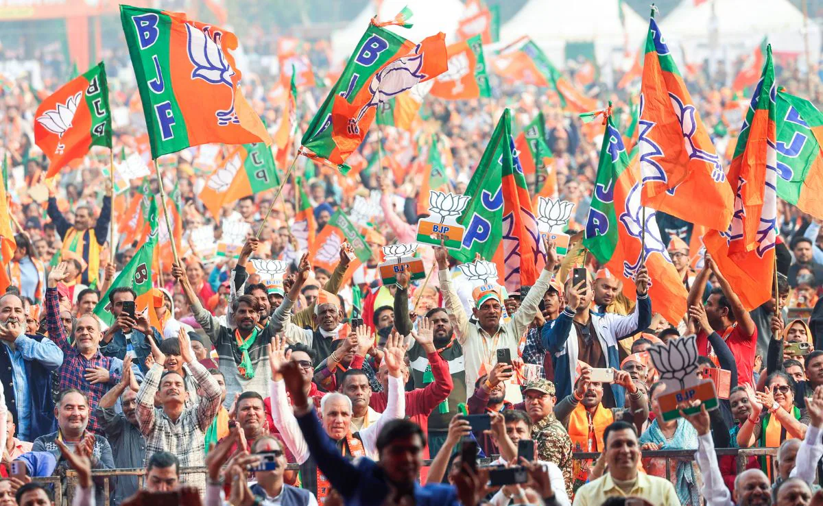 दिल्ली शपथ ग्रहण समारोह की तैयारी: बीजेपी का सियासी संदेश, साधू-संतों, किसानों और महिलाओं को बुलाने की रणनीति