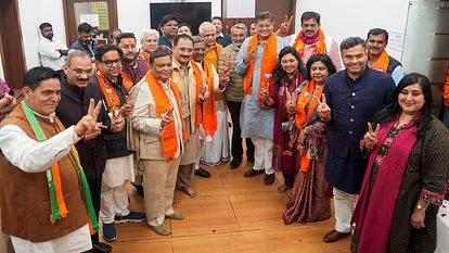 Delhi: दिल्ली को मिलेगा नया मुख्यमंत्री! दलित पर दांव खेल सकती है भाजपा, 13 फरवरी के बाद हो सकता है शपथ ग्रहण