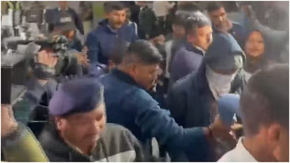 हमें नहीं पता कि परिजन अमेरिका कैसे पहुंचे’ ,अवैध आव्रजन पर अमेरिका की सख्ती, 33 भारतीय अहमदाबाद लौटे